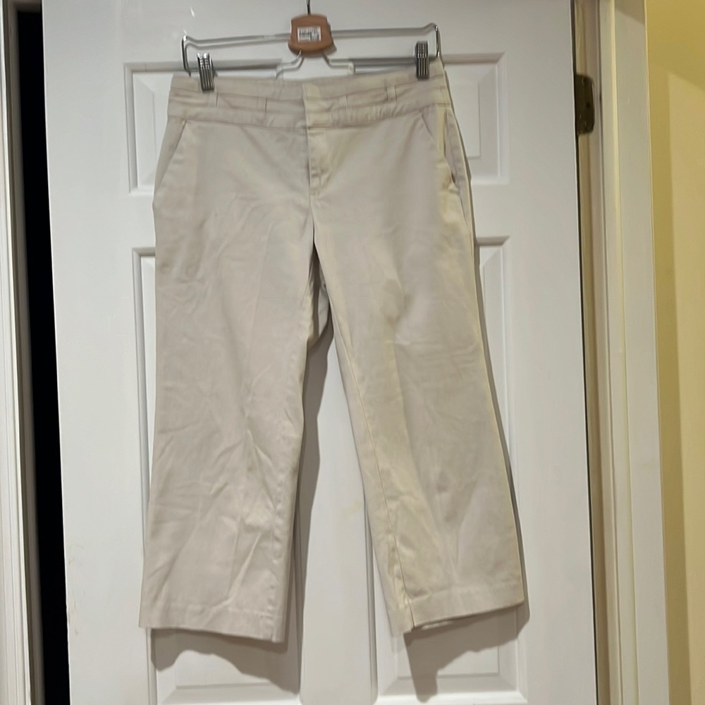 Mid rise Cropped Khaki Pants